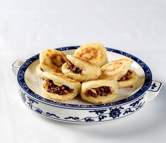 在正念饮食中保持觉察,我们可能会发现持续进食常常不